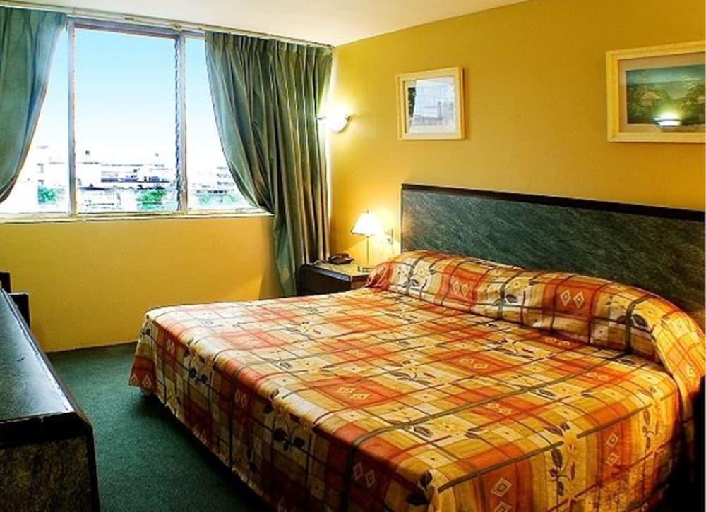 גואדלחארה Hotel Universo מראה חיצוני תמונה