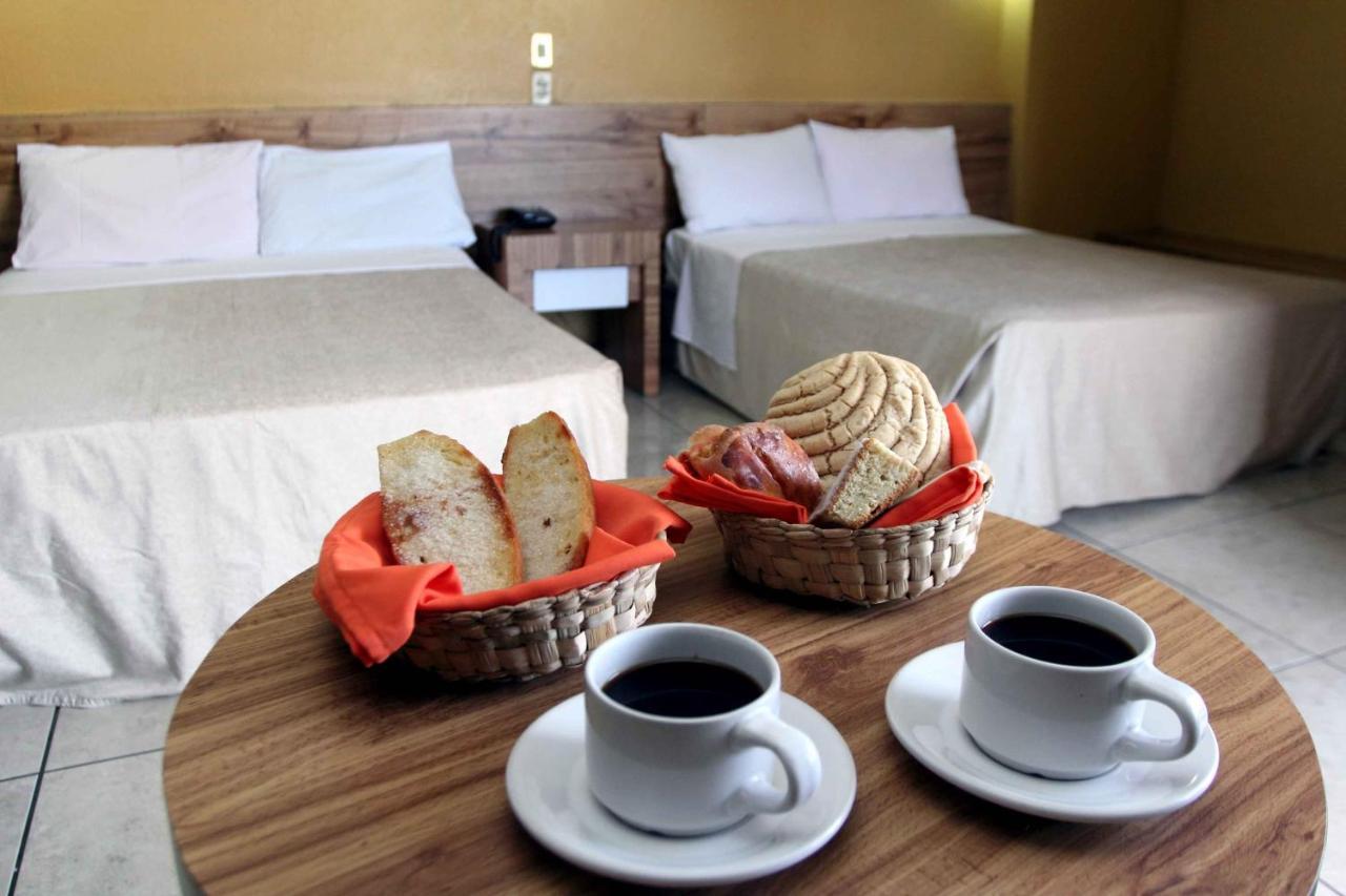 גואדלחארה Hotel Universo מראה חיצוני תמונה