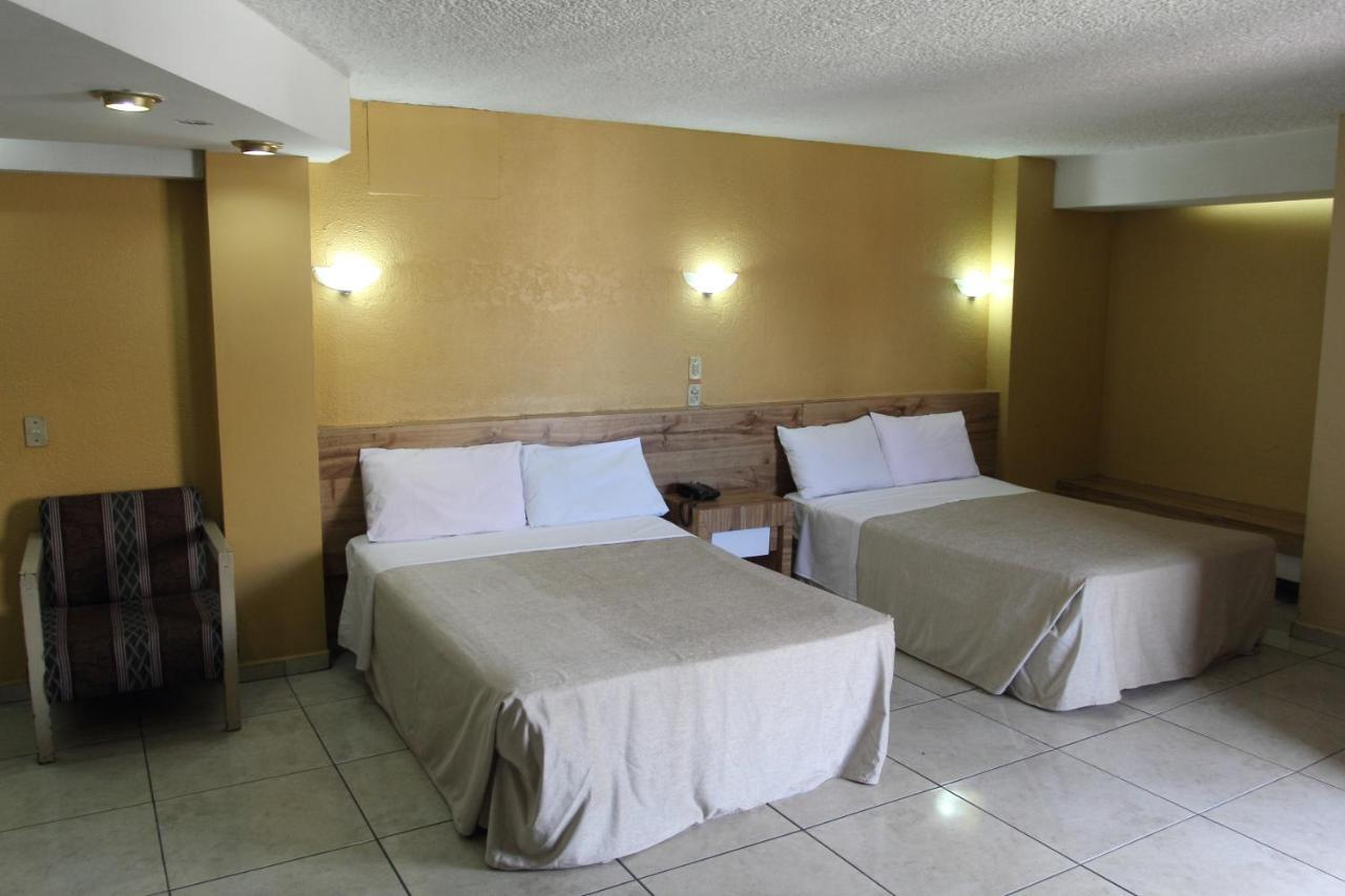 גואדלחארה Hotel Universo מראה חיצוני תמונה