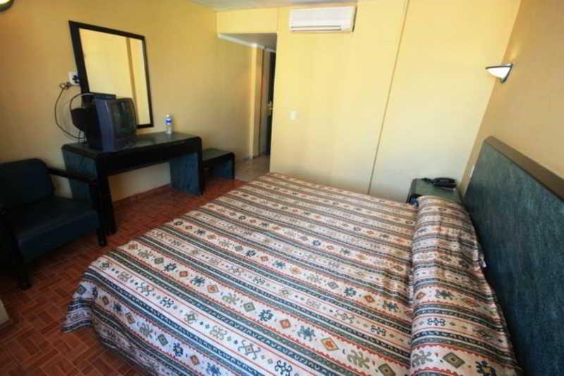 גואדלחארה Hotel Universo מראה חיצוני תמונה