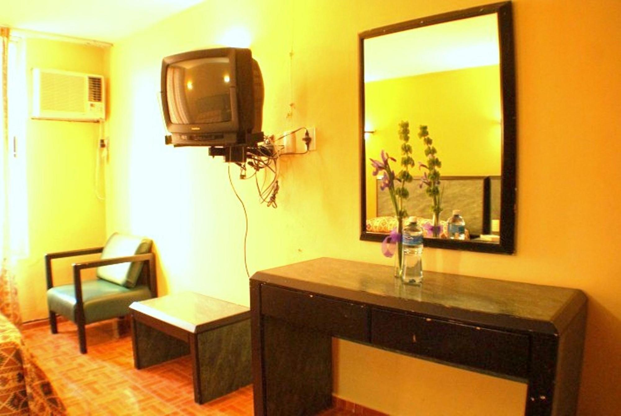 גואדלחארה Hotel Universo מראה חיצוני תמונה