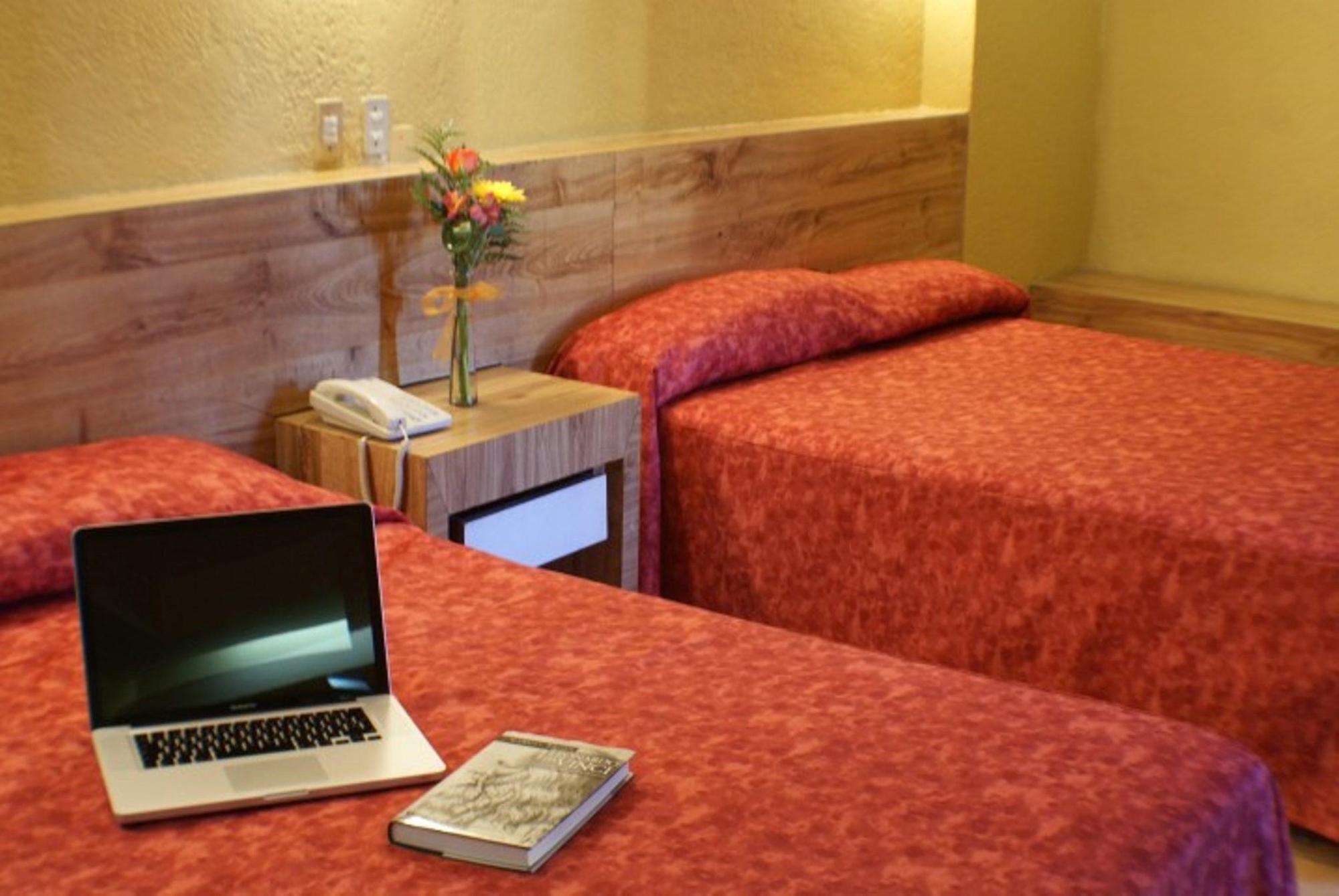 גואדלחארה Hotel Universo מראה חיצוני תמונה