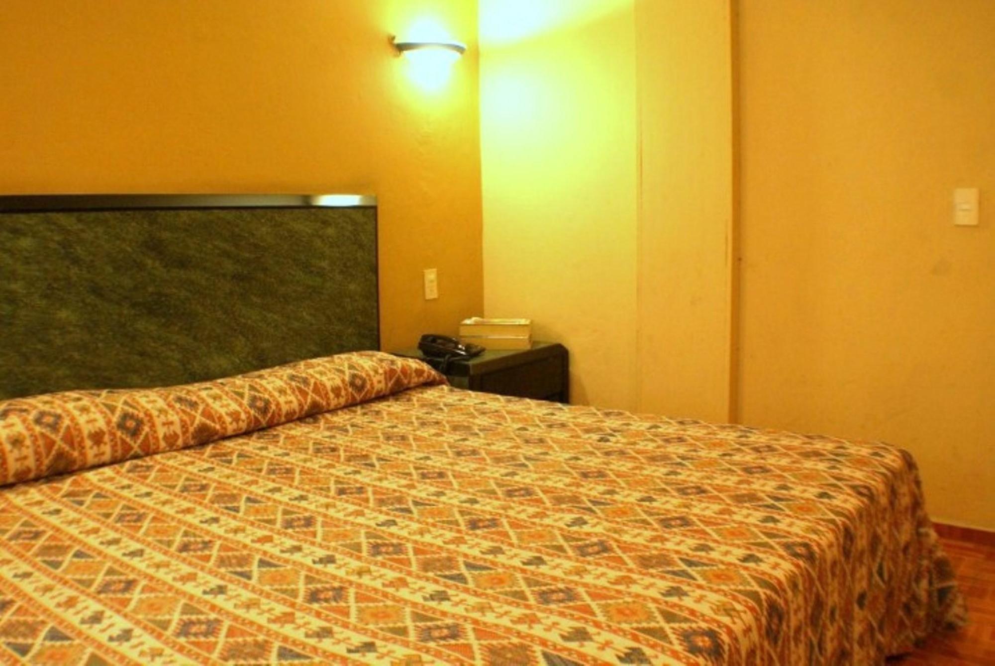 גואדלחארה Hotel Universo מראה חיצוני תמונה