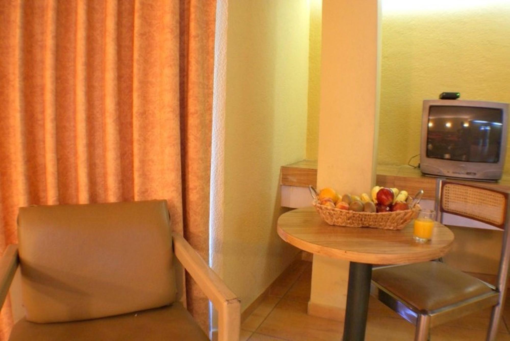 גואדלחארה Hotel Universo מראה חיצוני תמונה