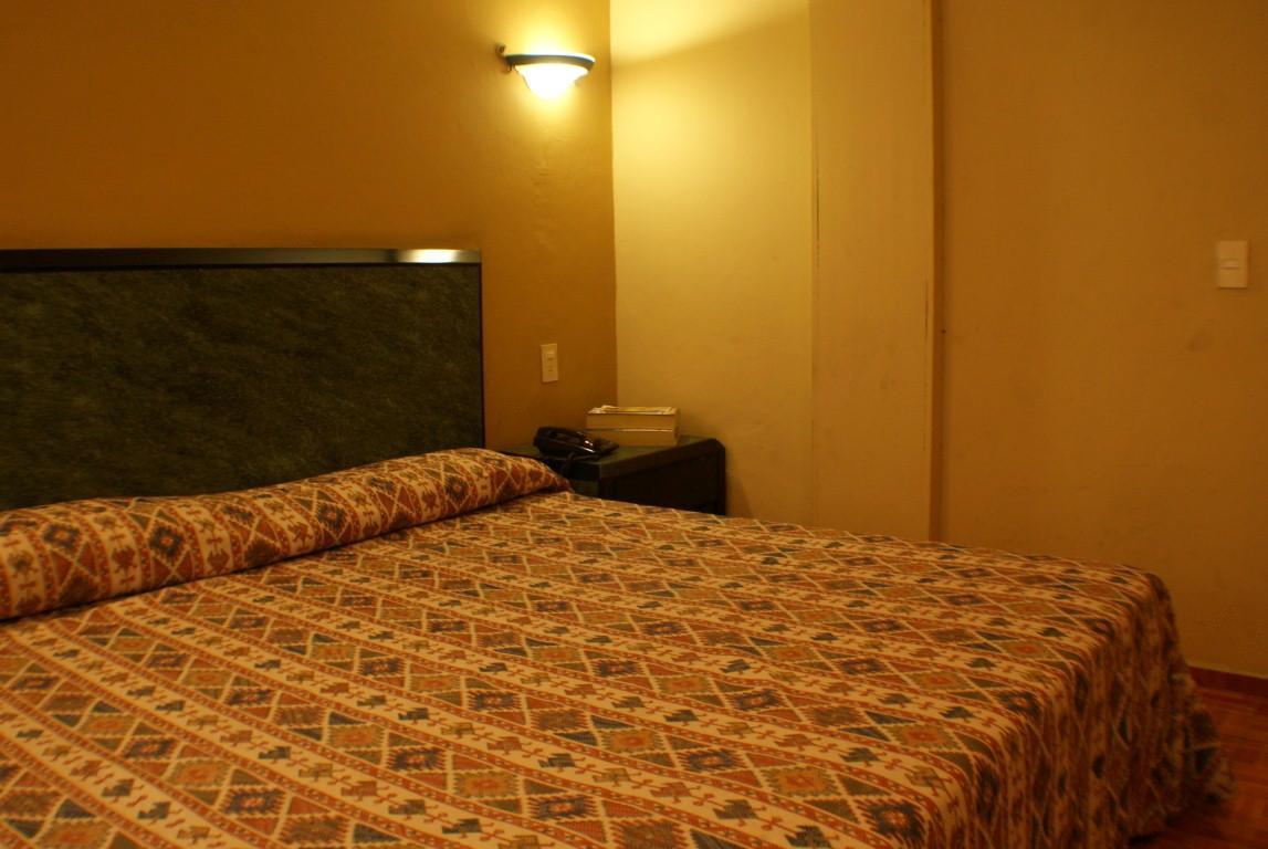 גואדלחארה Hotel Universo מראה חיצוני תמונה