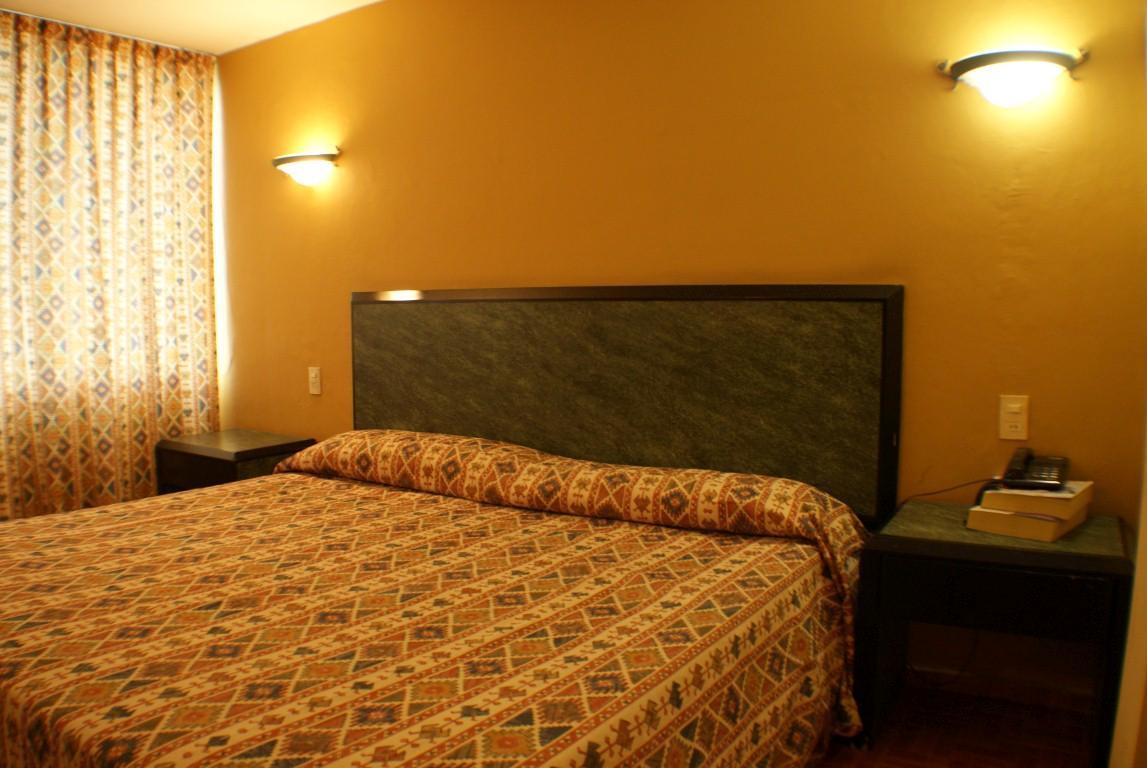 גואדלחארה Hotel Universo מראה חיצוני תמונה