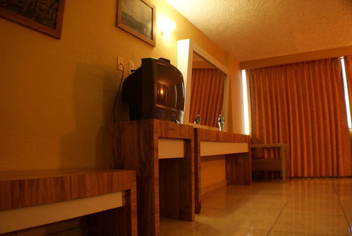 גואדלחארה Hotel Universo מראה חיצוני תמונה