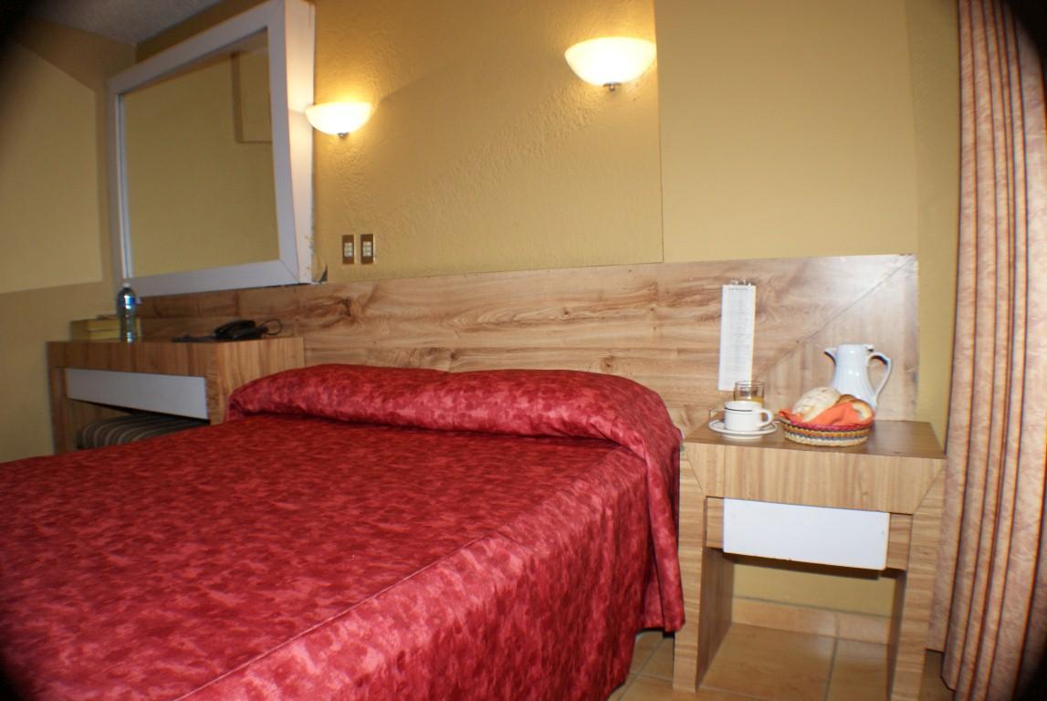 גואדלחארה Hotel Universo מראה חיצוני תמונה