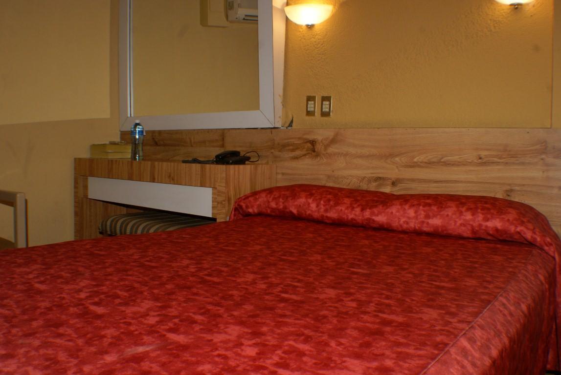 גואדלחארה Hotel Universo מראה חיצוני תמונה