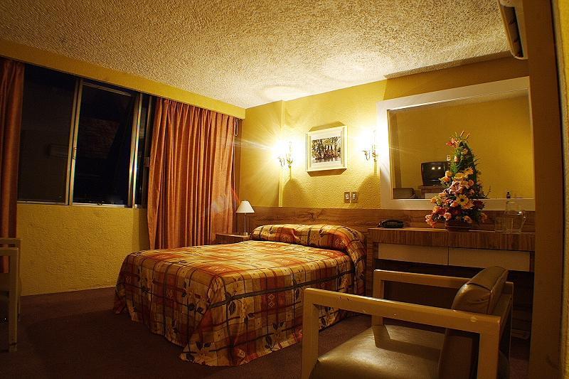 גואדלחארה Hotel Universo מראה חיצוני תמונה