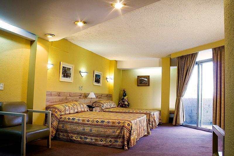 גואדלחארה Hotel Universo מראה חיצוני תמונה
