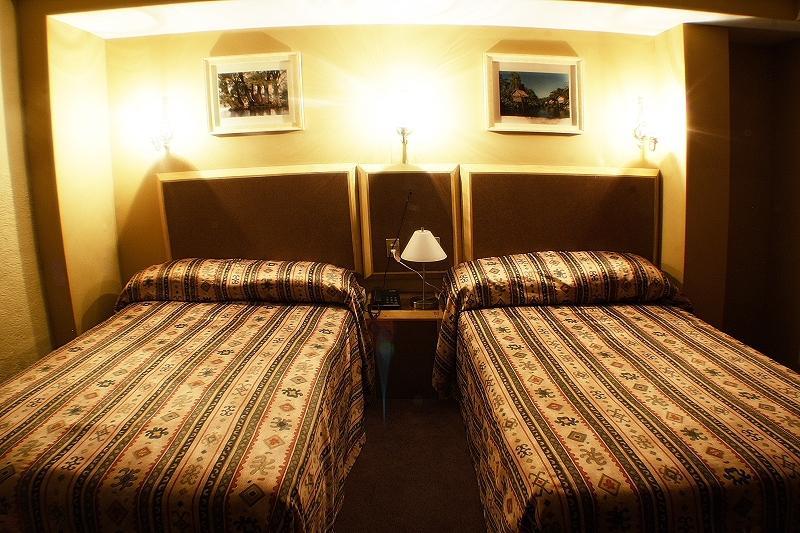 גואדלחארה Hotel Universo מראה חיצוני תמונה