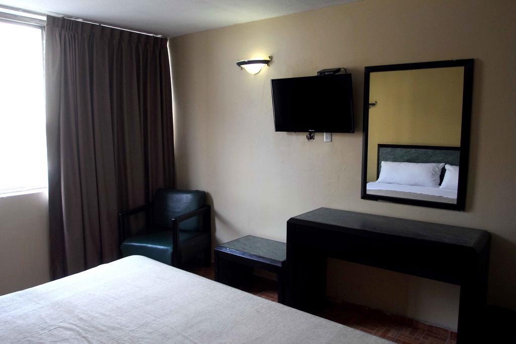 גואדלחארה Hotel Universo חדר תמונה