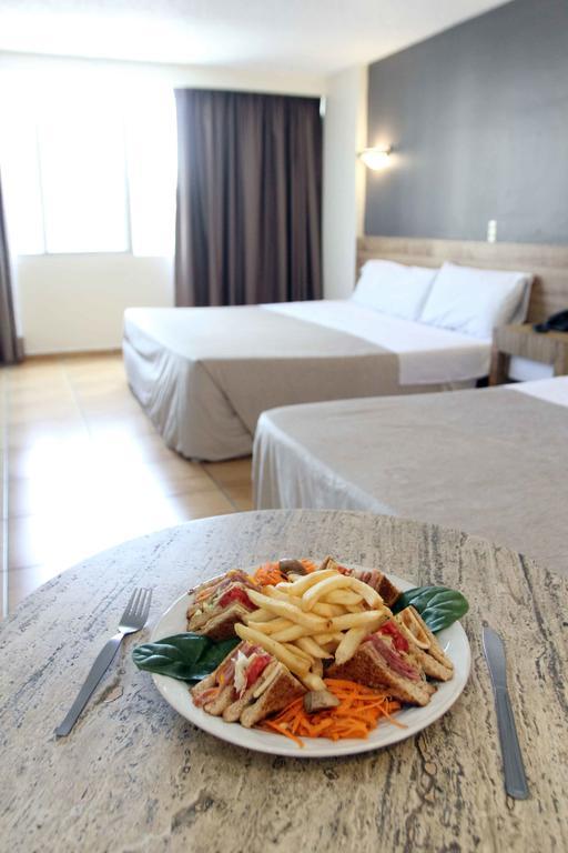 גואדלחארה Hotel Universo חדר תמונה