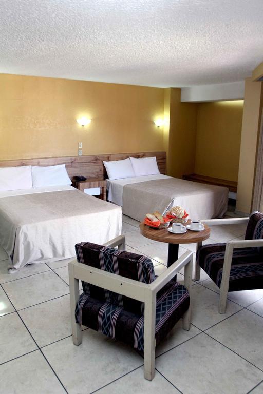 גואדלחארה Hotel Universo חדר תמונה