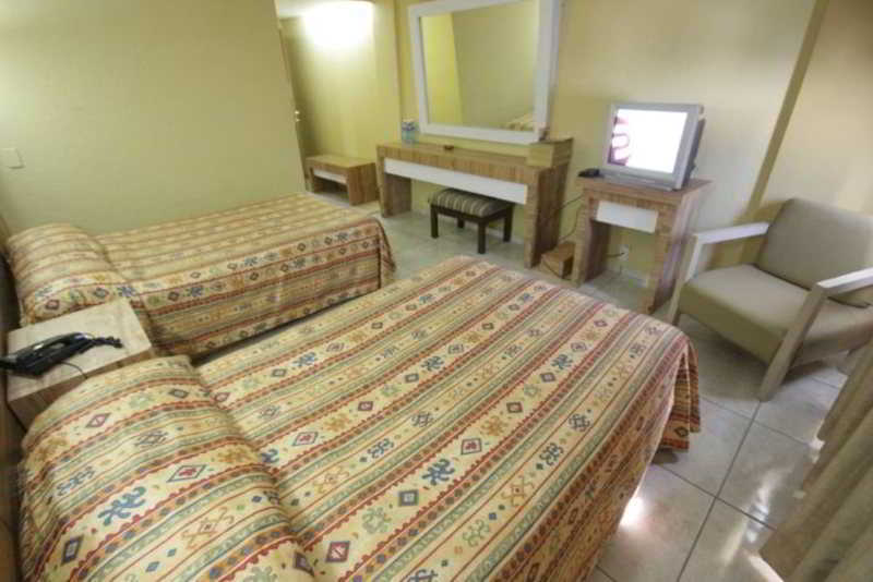 גואדלחארה Hotel Universo מראה חיצוני תמונה