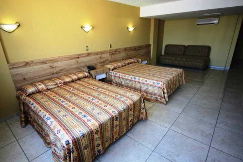 גואדלחארה Hotel Universo מראה חיצוני תמונה