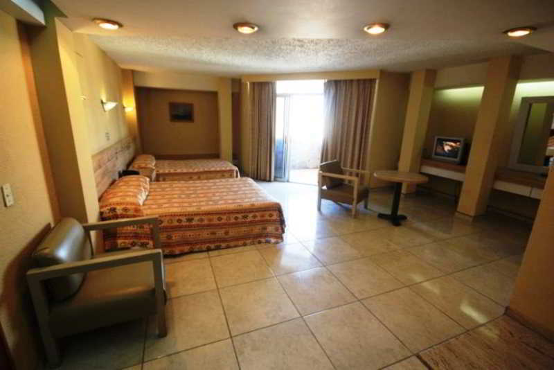 גואדלחארה Hotel Universo מראה חיצוני תמונה